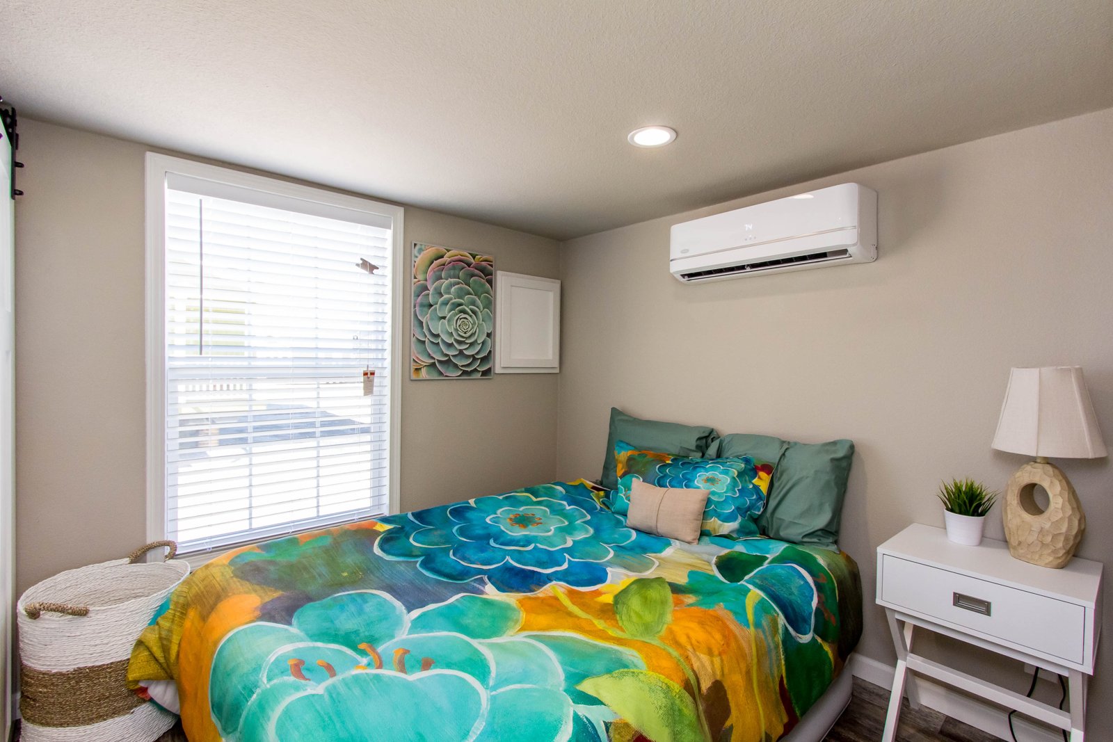 APS-527B example - bedroom