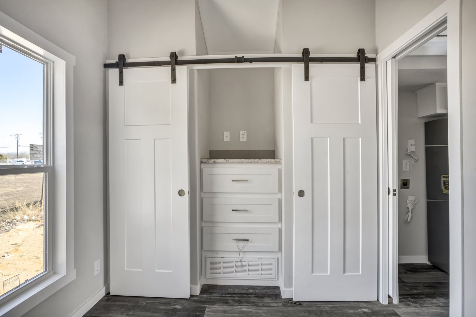 APS-528-SL example - bedroom