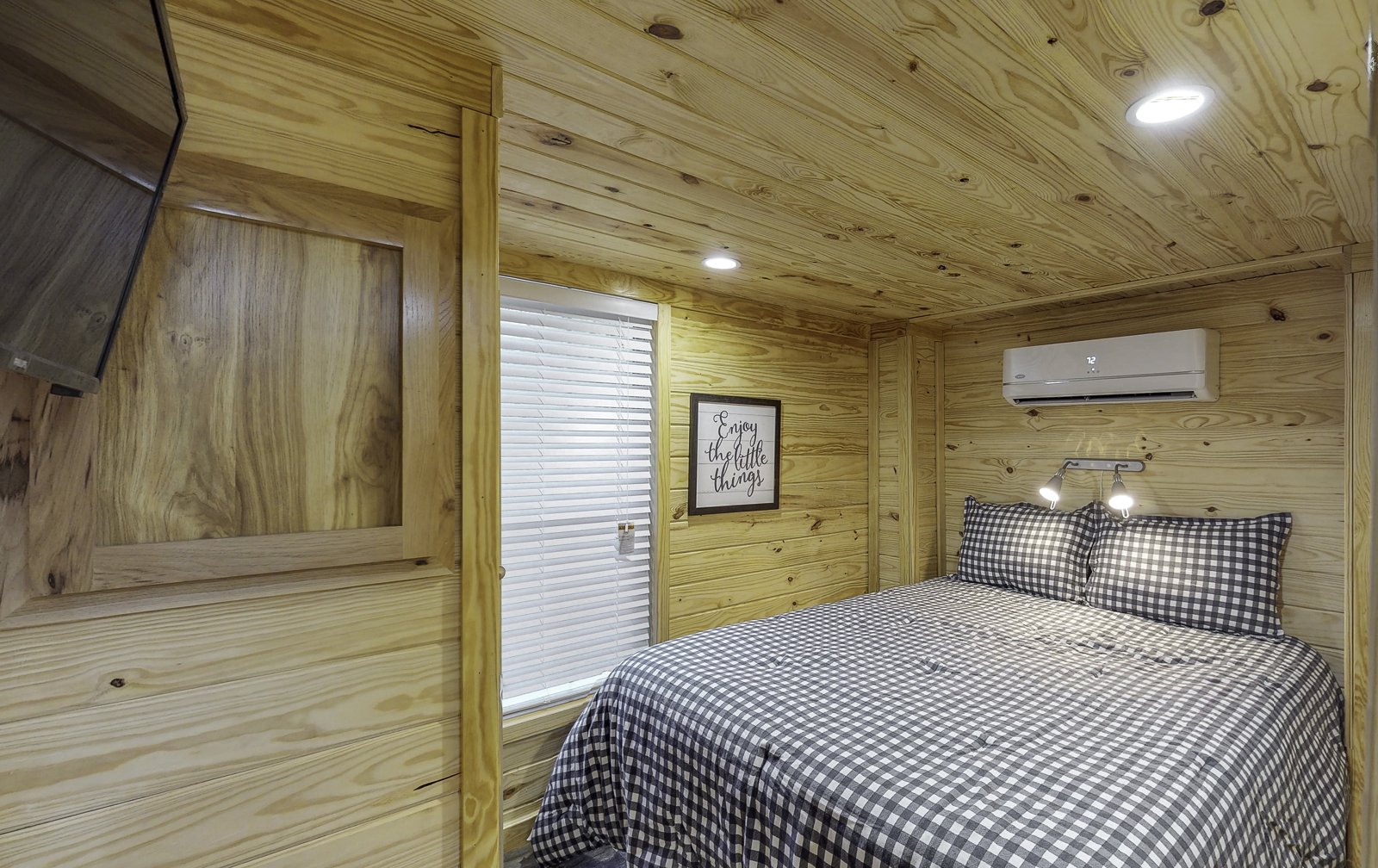 APS-544SL example - bedroom